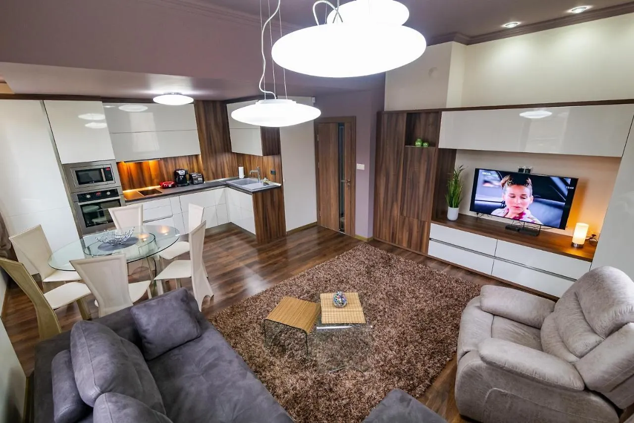 Cosy Luxury Flat In The Centrum- 90Sqm - 3 Rooms. 바르나 아파트