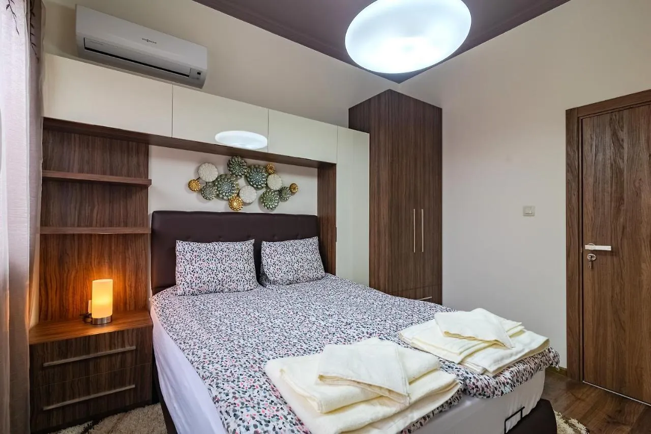 Cosy Luxury Flat In The Centrum- 90Sqm - 3 Rooms. 바르나 아파트