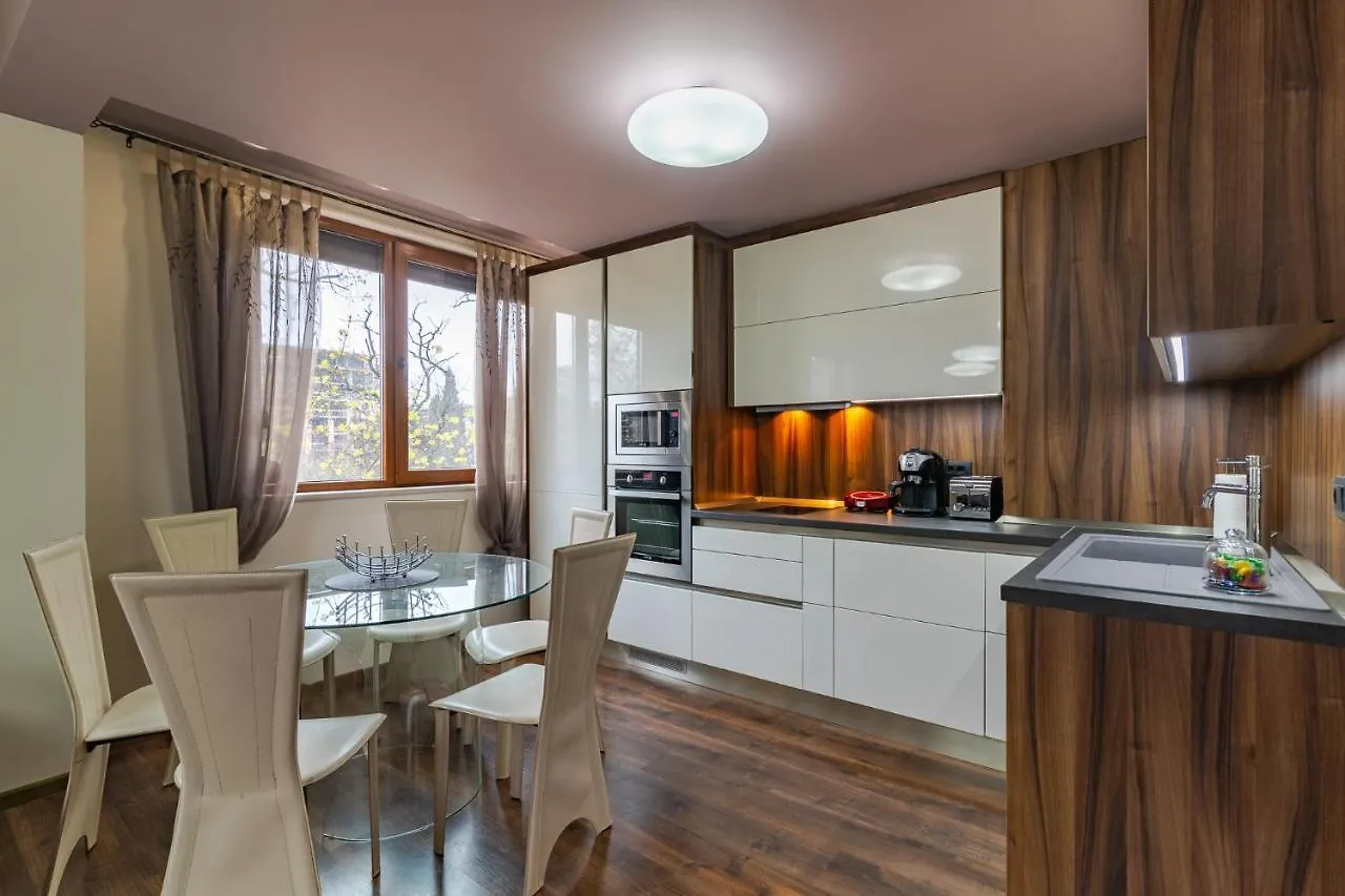 Cosy Luxury Flat In The Centrum- 90Sqm - 3 Rooms. 바르나